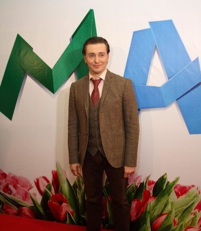 Безруков: &laquo;Учителя получают меньше кассира! Сестра, работая в младших классах, имеет оклад 14 тысяч&raquo;