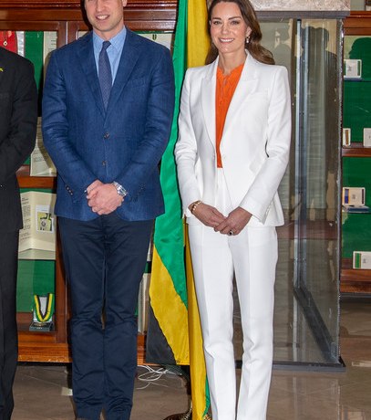 Играют в футбол и посещают достопримечательности. Командировка Кейт Миддлтон и Уильяма на Карибах