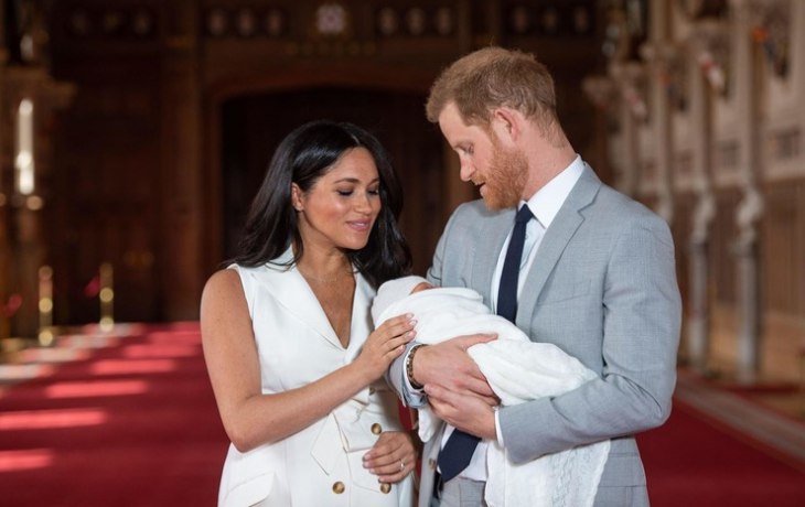 Вражде конец? Елизавета II поздравила сына Меган Маркл и принца Гарри с днем рождения