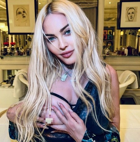 Неестественное тело в сеточке. Скандальные фото 63-летней ботоксной Мадонны