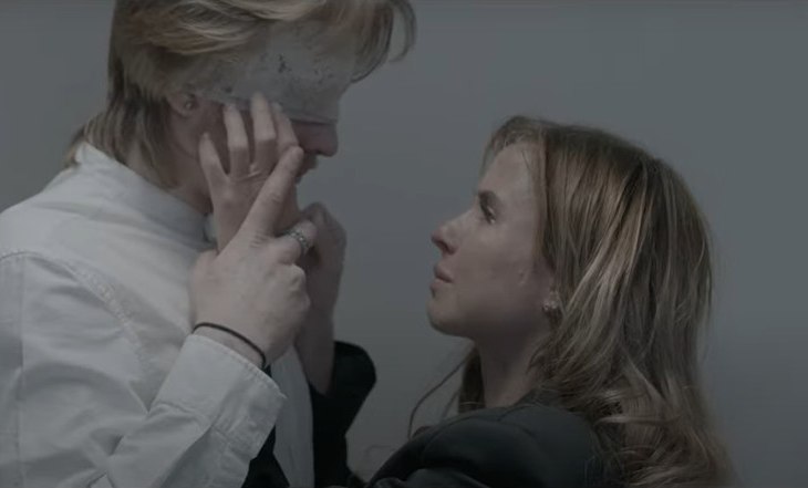 Рассказала о драме с Прилучным? Карпович рыдает в клипе из-за предательства любимого