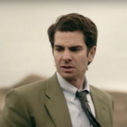 Эндрю Гарфилд пытается раскрыть убийство мормонки в мини-сериале &laquo;Под знаменем небес&raquo; (Видео)