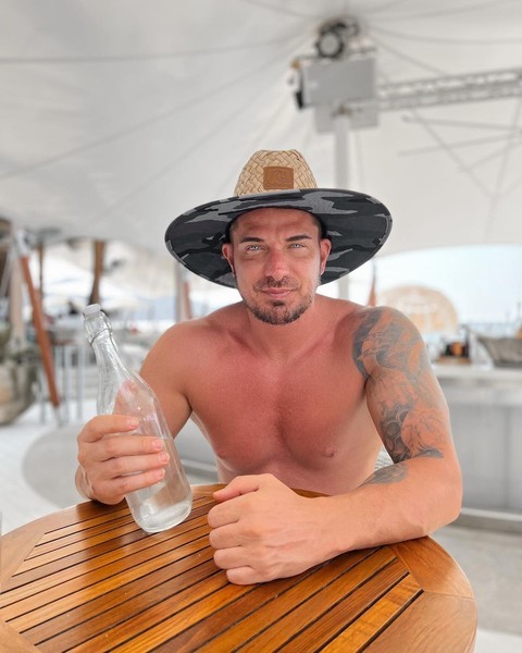 &laquo;Как я хочу ее!&raquo;: Курбан Омаров строит из себя мачо в компании итальянки