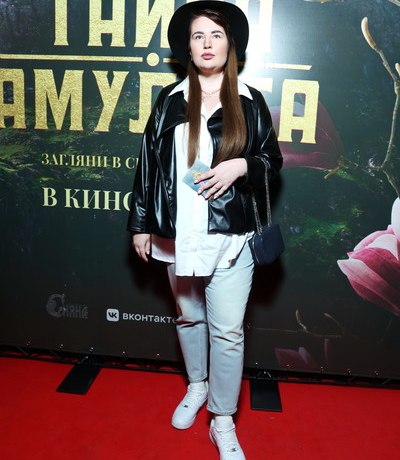 Сбросившая 50 кг Черно, Артемова в чулках, Ермолаева при параде: экс-звезды &laquo;ДОМа-2&raquo; на премьере мул