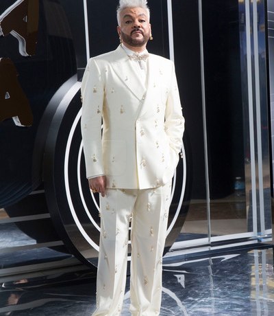 &laquo;Как время бежит&raquo;: Филипп Киркоров со слезами на глазах у могилы матери в Болгарии