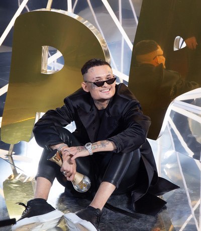 Всех переиграл? Моргенштерн клянчит деньги у прохожих за границей