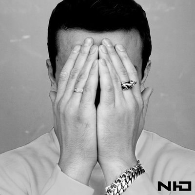 «NЮ» Юрия Николаенко сократил «Жизнь дебила» до одной буквы «NЮ» Юрия Николаенко сократил «Жизнь дебила» до одной буквы