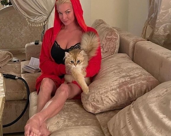 Анастасия Волочкова: &laquo;Лежу в трусиках на массаже, врывается сумасшедшая и снимает меня на телефон!&raquo;