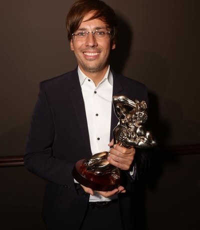 Видео с концерта Максима Галкина в Юрмале, на котором он запретил снимать и заговорил по-латышски