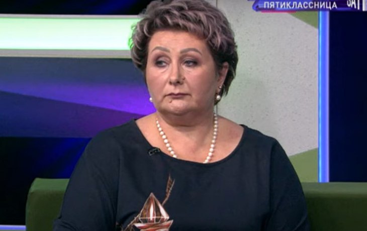 Мать раскормила 11-летнюю дочь до 100 килограммов и не знает, как теперь ей помочь