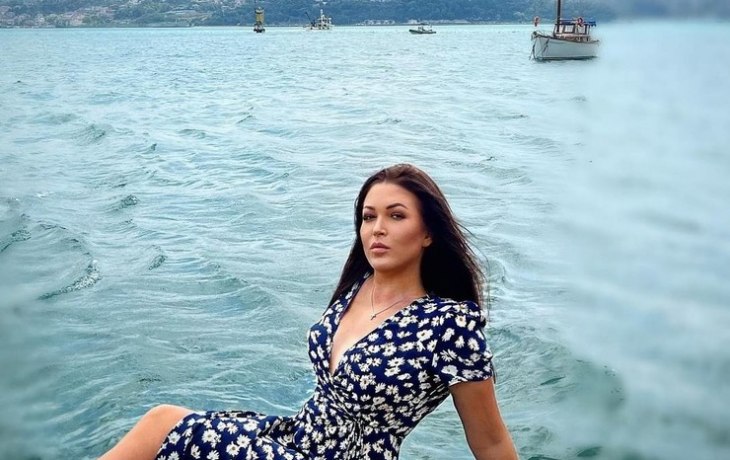 Дубцова провела экскурсию по местам из сериалов &laquo;Постучись в мою дверь&raquo; и &laquo;Черная любовь&raquo;