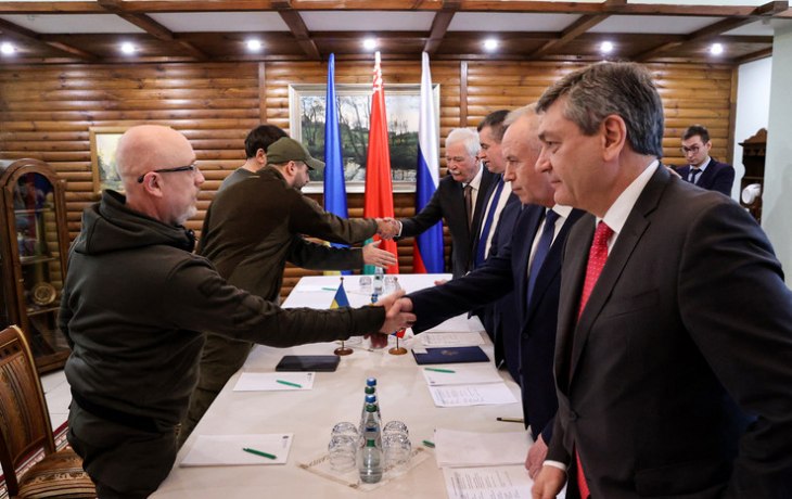 Организуют гуманитарные коридоры. Итоги вторых переговоров России и Украины в Беловежской пуще