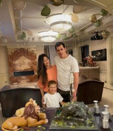 Евгений Малкин отметил день рождения сына, а Анна Грачевская испугала костлявыми ногами. Соцсети зве