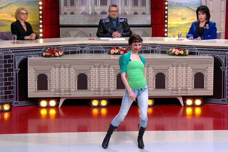 Юлия Поломина изображает девушку из глубинки с дефектами речи