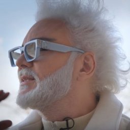 Филипп Киркоров рассказал про первый поцелуй, перья и скандалы