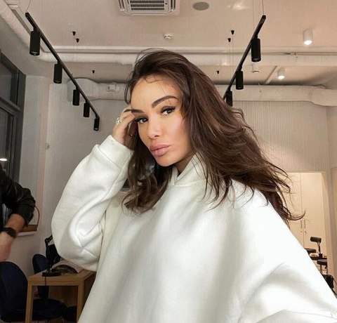 Айза кается перед женой Гуфа, а Курбан Омаров засветил двух красоток в постели. Соцсети звезд