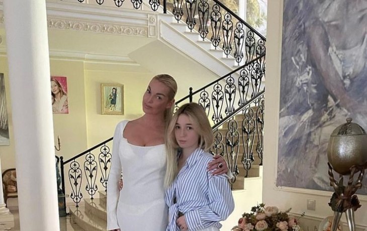 Анастасия Волочкова рассказала о редком визите дочери, проживающей с отцом