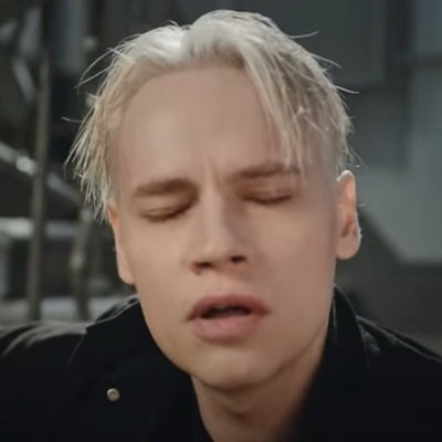 Shaman спел в подъезде &laquo;Самый русский хит&raquo;