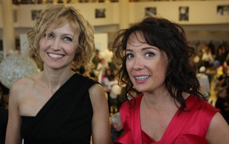 В обнимку после ужина: покинувшие страну Хаматова и Дапкунайте замечены в дорогом ресторане Латвии