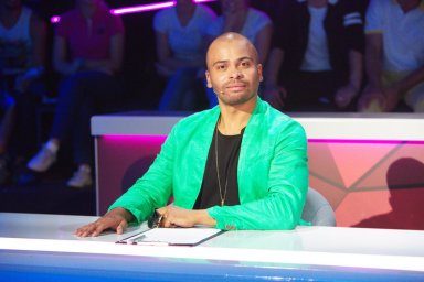 Открыто ссорился с Пугачевой, искал отца, крутил роман со Светиковой. &laquo;ТАНЦЫ&raquo; Мигеля