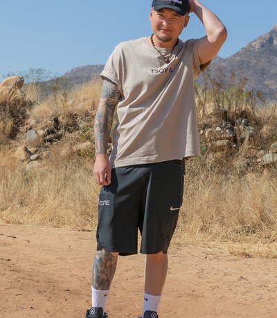 Анатолий Цой сделал интимный массаж участнице шоу &laquo;Звезды в Африке&raquo; &ndash; видео