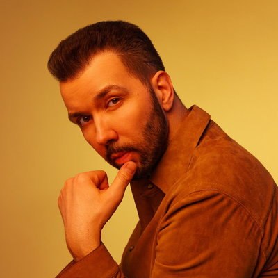 Денис Клявер сказал спасибо жене в новом клипе