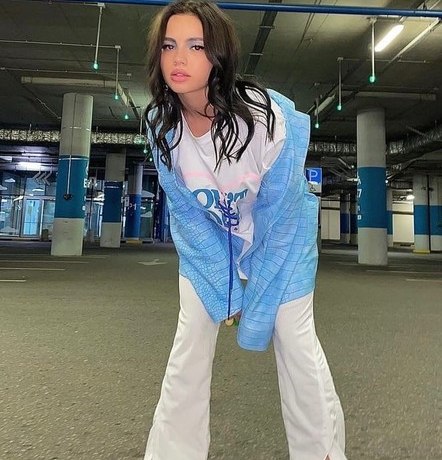 Валя Карна.val хочет заменить Ксению Бородину на &laquo;ДОМе-2&raquo;: &laquo;Мне бы подошло сидеть на лобном месте&raquo;