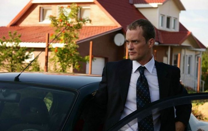 Весит 47 килограммов, потерял голос. У актера &laquo;Бедной Насти&raquo; Сергея Карякина агрессивная форма рака 