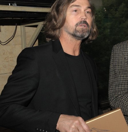 Никас Сафронов высказался о выходке сына, приковавшего себя наручниками ко входу в McDonald's