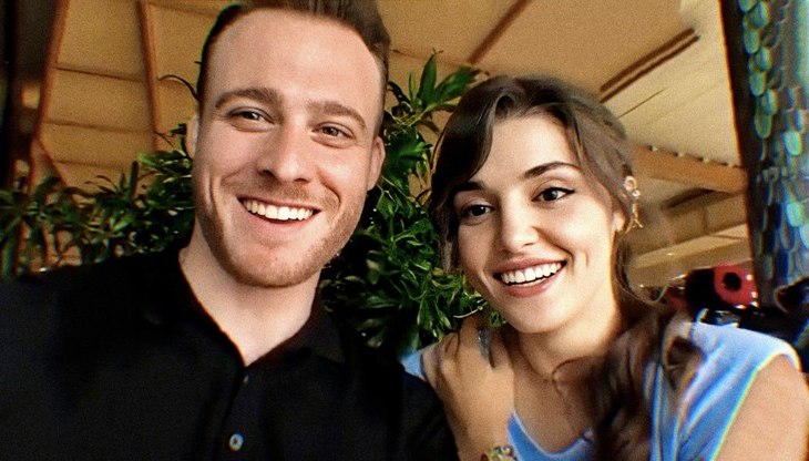 Она удаляет общие фото, а он веселится с коллегами. Как Ханде Эрчел и Керем Бюрсин переживают разрыв