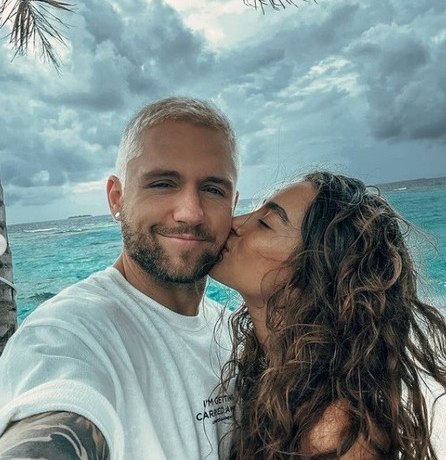 Штурм в микрокупальнике вывалила грудь, а Соколовский назвал дату свадьбы. Соцсети звезд