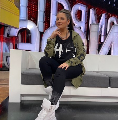 &laquo;Споет в инвалидном кресле&raquo;: продюсер группы &laquo;Воровайки&raquo; отправляет вышедшую из комы солистку в тур