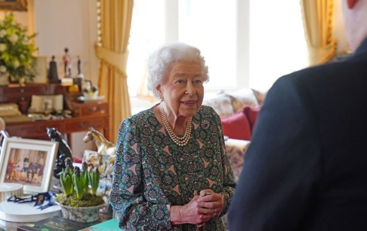 У 95-летней Елизаветы II отказывают ноги