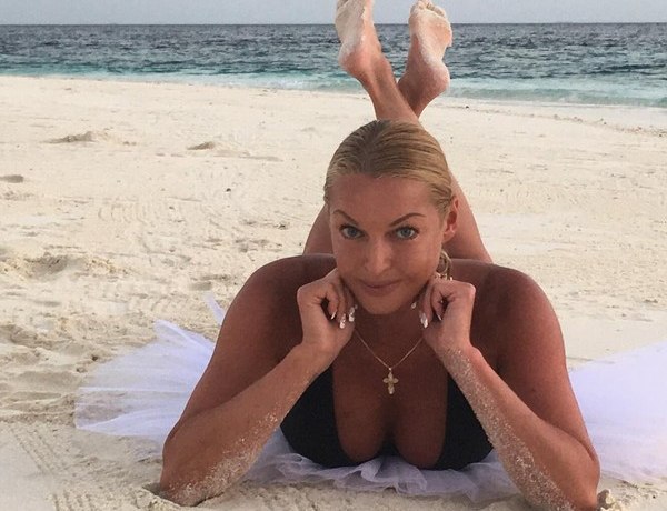 Анастасия Волочкова пьяна: &laquo;Если я умру от этих стрессов, похороните меня в пуантах!&raquo;