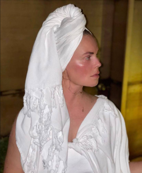 Екатерина не стесняется показывать лицо без макияжа