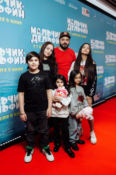 Александр Бердников с женой и детьми