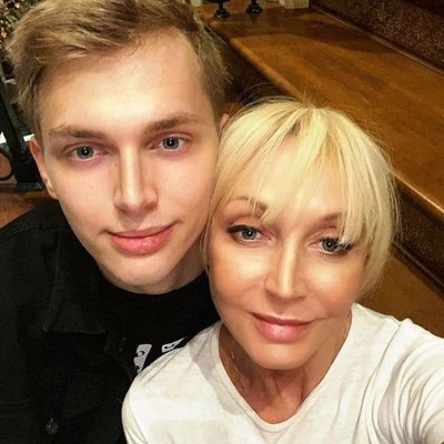 Кристина Орбакайте уехала к сыну во Францию Кристина Орбакайте уехала к сыну во Францию