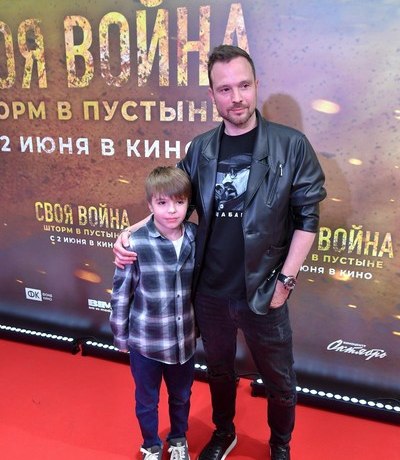 Алексей Чадов привел сына от Агнии Дитковските на премьеру своего фильма &mdash; фото