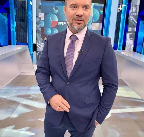 У телеведущего Руслана Осташко родилась дочь