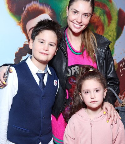 Уставшая Муцениеце с детьми, влюбленная Галич с бойфрендом. Звезды на премьере мультфильма &laquo;Финник&raquo;