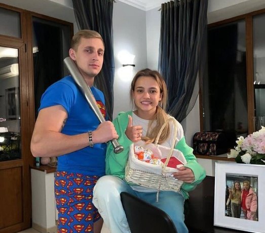 Хоффман раскрыла истинное отношение Стоуна к Карна.val: &laquo;Говорил, что она жирная и страшная. Дойная 