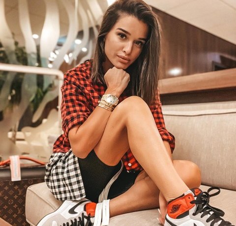 Пока вся страна боится дефолта. Ксения Бородина похвасталась брендовыми подарками