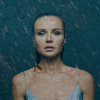 Полину Гагарину омыла живая &laquo;Вода&raquo;