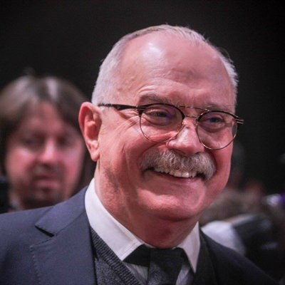 Никита Михалков вернулся на театральную сцену после выписки из больницы