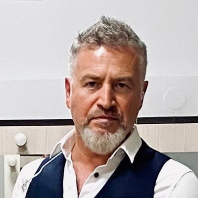 Леонид Агутин поздравил женщин с праздником своим концертом