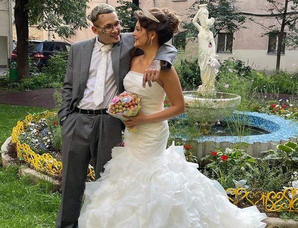 А как же Дилара? Моргенштерн заявил, что предпочитает общество девушек легкого поведения