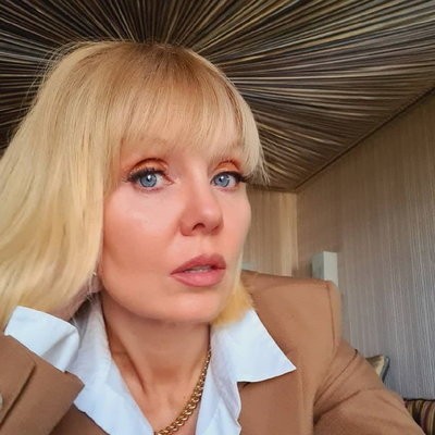 Валерия перенесла концерты из-за коронавирусных осложнений