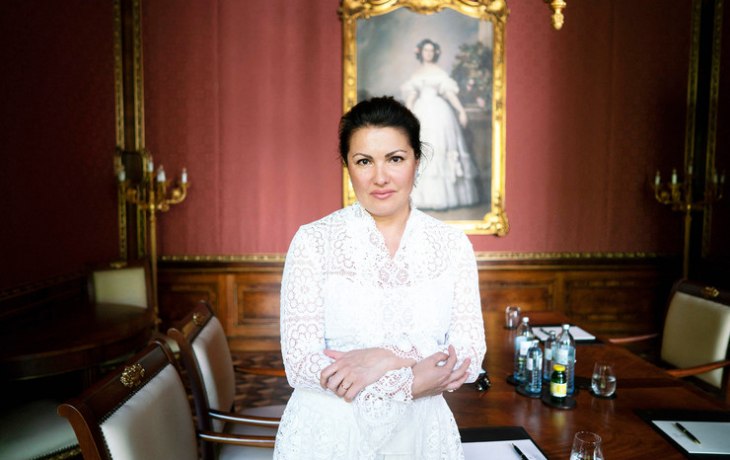 Нигде не нужна. Анну Нетребко изгнали из театров России и Европы