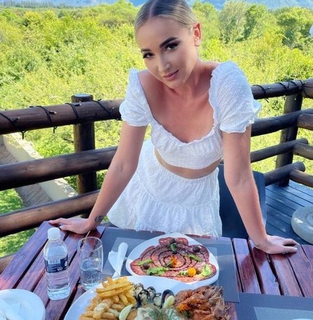 Бузова: &laquo;Если удалят мои соцсети &ndash; выйду замуж. И мне не будут пилить мозг за то, что сижу в телефон