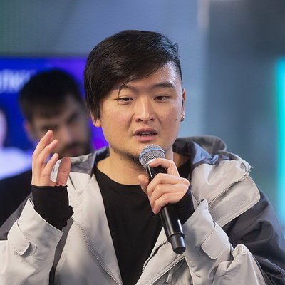 Анатолий Цой рассказал про &laquo;Лавочки&raquo; и травму